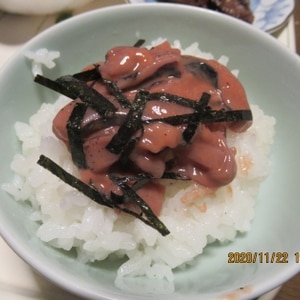 簡単♪ごま油が香る♪イカの塩辛ご飯